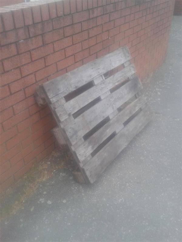 Opposite property to rear of Shell garage. Please clear a pallet-44 Whitefoot Terrace, Bromley, BR1 5SH