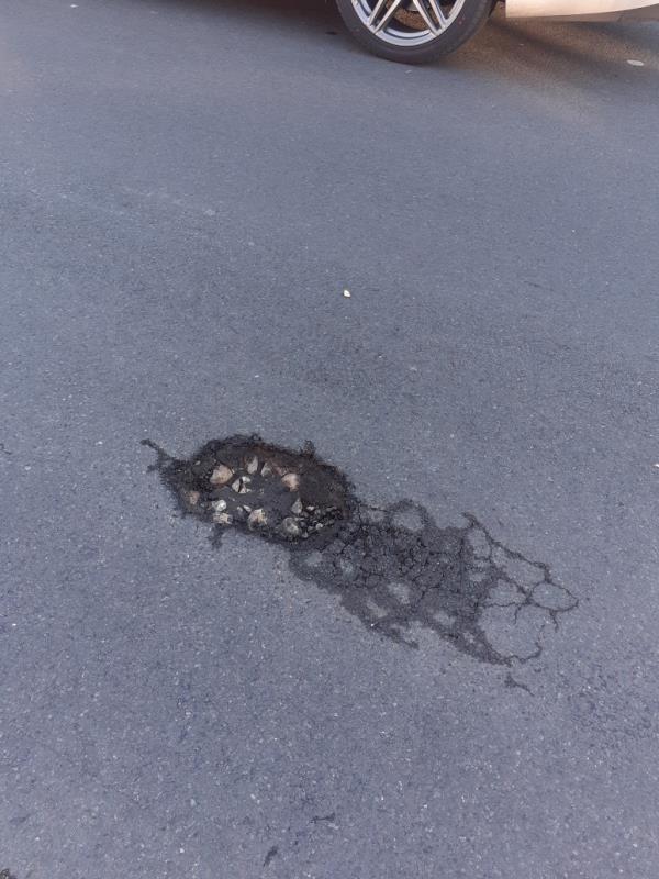 Pothole-172 King Edward Avenue, Worthing, BN14 8DL