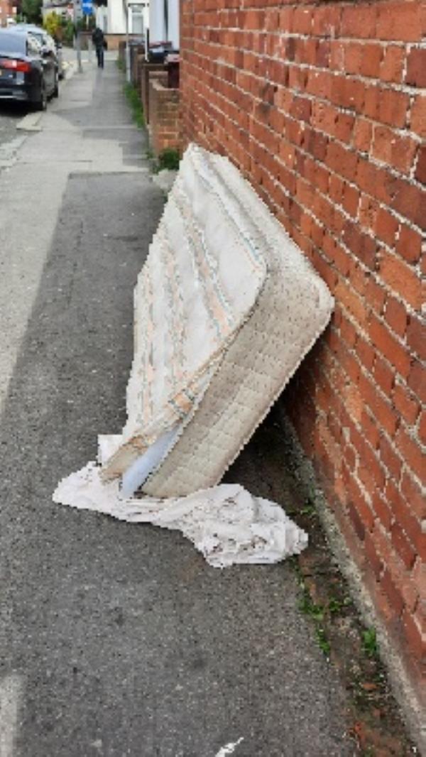 mattress -324 Oxford Rd, Reading RG30 1AF, UK