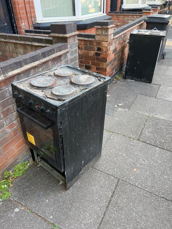 A pair of cookers-16 Harrow Road, Leicester, LE3 0JW