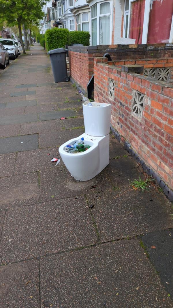 Flytipped toilet has been getting fuller and fuller of rubbish-43 Winchester Avenue, Leicester, LE3 1AX