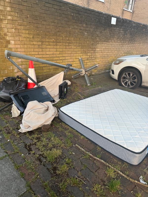 Fly tipping, refer to map for exact location  -29 Aldwick Close, Farnborough, GU14 8LJ