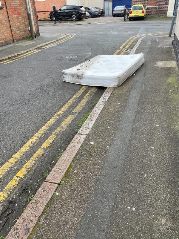 Mattress in Road-15 Ruding Road, Leicester, LE3 0BN