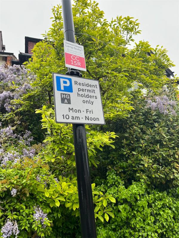 There are two street lamps at this location which are on permanently day and night. Pls turn off in day! -49 Cholmeley Crescent, Hornsey, London, N6 5EX
