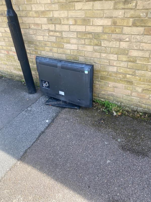 Dumped TV-1 Knowles Hill Crescent, Hither Green, London, SE13 6DT