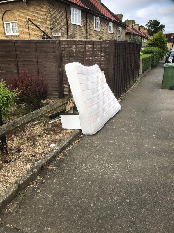 Junction of Wrenthorpe Road. Please clear a double mattrsss-15 Shroffold Road, Bromley, BR1 5PD