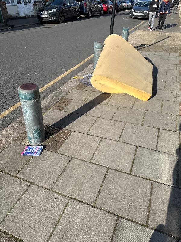 Dumped sponge mattress and rubbish 
Please kindly clear thanks -88 Shaftesbury Road, Forest Gate, London, E7 8PD