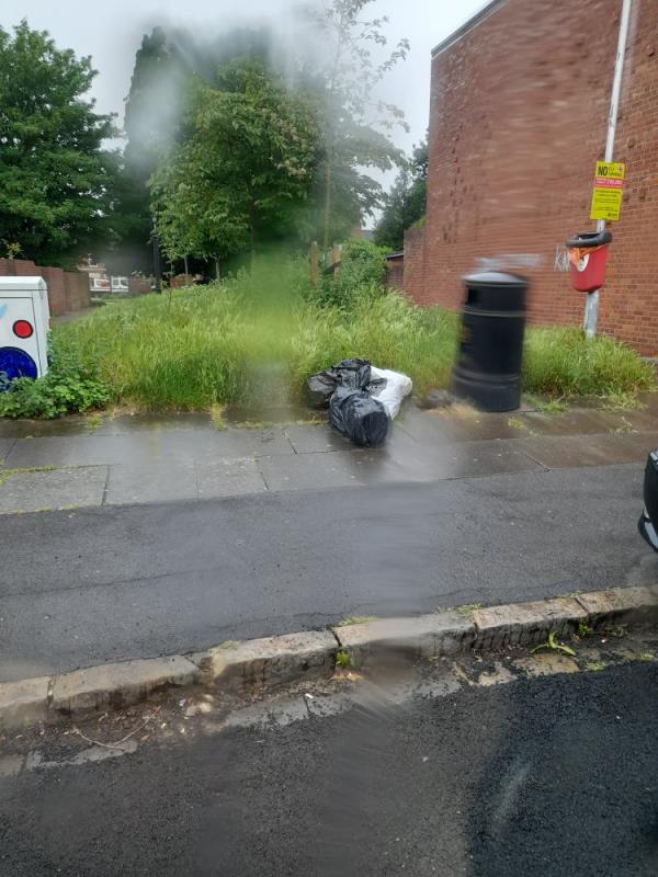 Waste investigated please clear-115 Amity Road, Reading, RG1 3LW