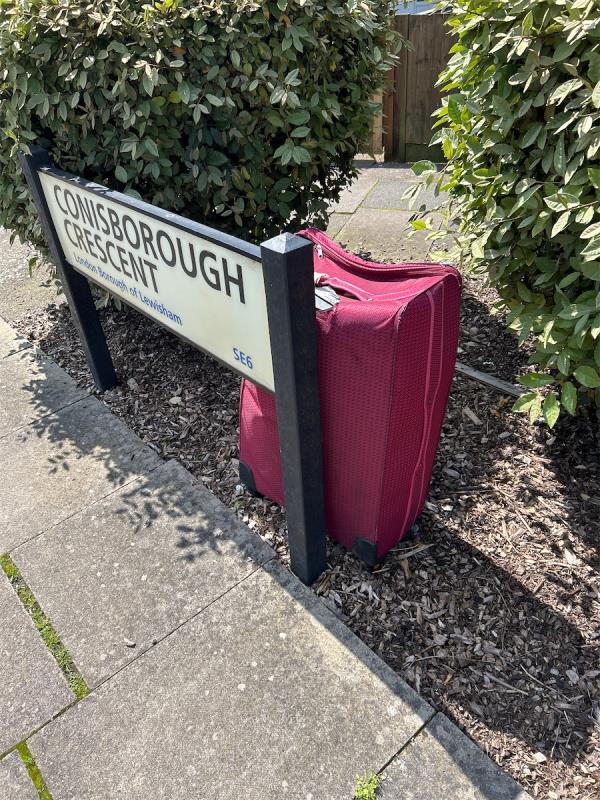 A suitcase-14 Daneswood Avenue, London, SE6 2RQ
