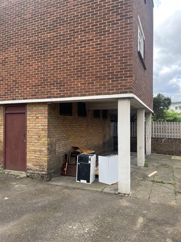 Lots of kitchen cabinets and units, on walkway between Falcon St and Anne St-62 Anne Street, Plaistow, London, E13 8BY