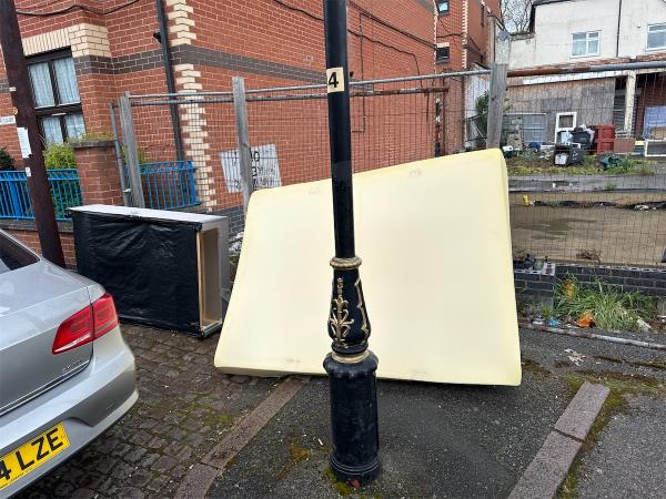 Blocking pavement -Abingdon Road, Leicester