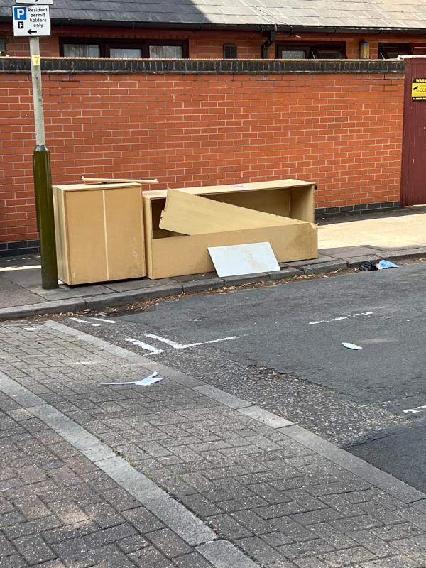 Furniture in street -31 Harrow Road, Leicester, LE3 0JY