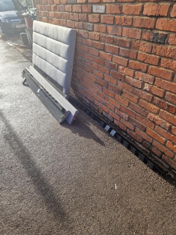 Dumped bed frame-14 Radstock Road, Reading, RG1 3PS