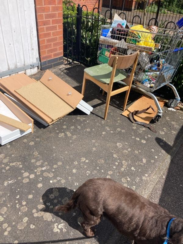 Abaondoned rubbish -29B, Larchmont Road, Leicester, LE4 0BW