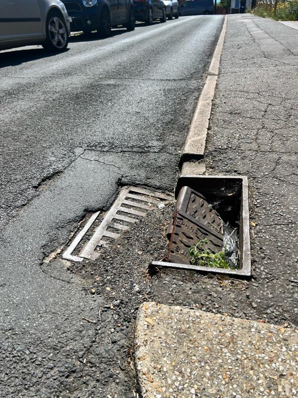 Cracked drain-12 Gladstone Road, Burgess Hill, RH15 0QQ