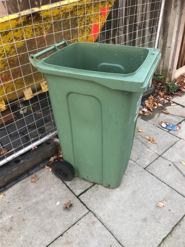 Please replace Recycling bin for no 35 which has no lid-33 Woodbank Road, Bromley, BR1 5HA