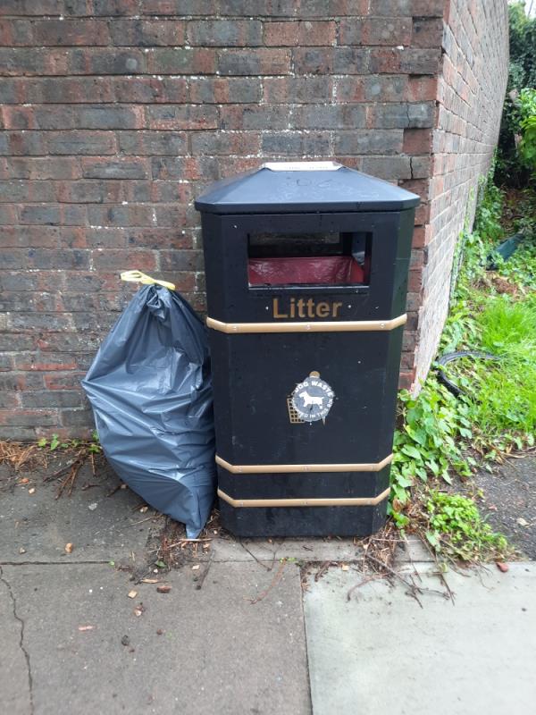 Litter bin at the back of Bracklesham Close -91 Bracklesham Cl, Farnborough GU14 8LP, UK
