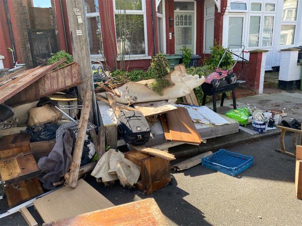 Dumped this morning @ about 11.30 from a white van, there was also a white car.-First Floor Flat B, 68 Arcadian Gardens, Wood Green, London, N22 5AD