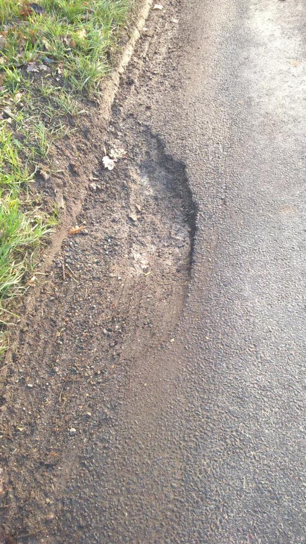 Pothole opposite the entrance t Maplehurst Farm, Maplehurst Road, Maplehurst-4 Abinger Cottages Nuthurst Road, Maplehurst, RH13 6