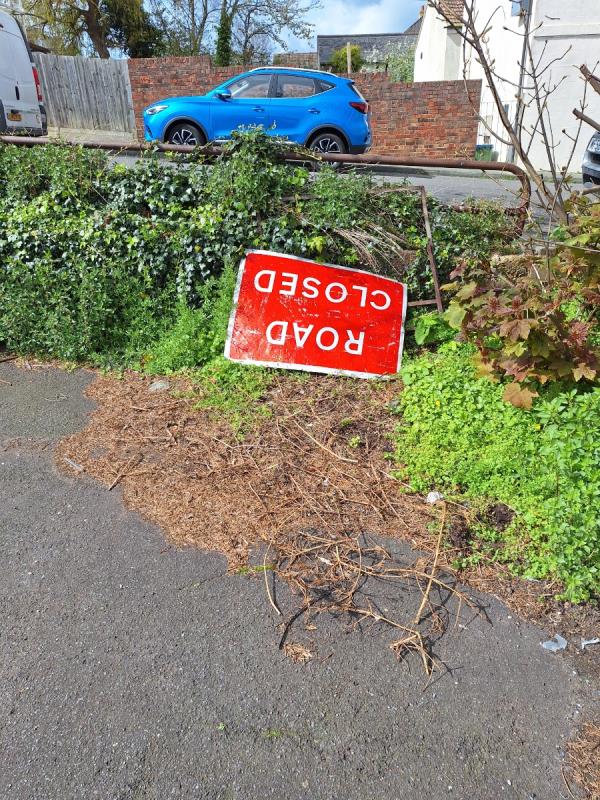 A road closed sign has been left in bay Vue car park. Sent by Andy Strickland Neighbourhood First Advisor 07710066443-1 Bay Vue Road, Newhaven, BN9 9LH