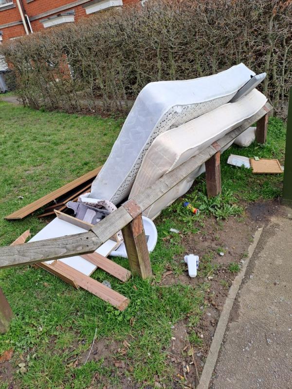 Flytipping -60 Larchmont Road, Leicester, LE4 0BE