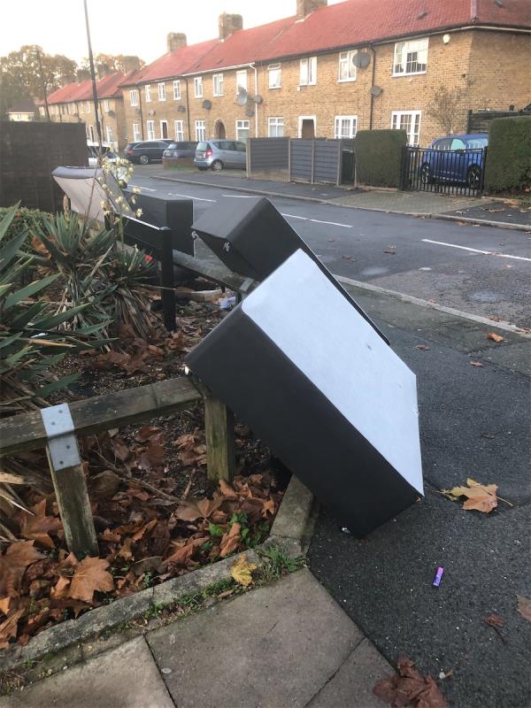Junction of Shroffold Road. Please clear a bed base-28 Wrenthorpe Road, Bromley, BR1 5QJ