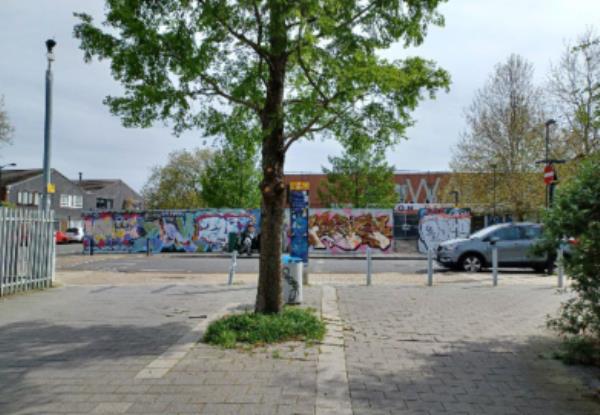 extensive graffiti in this location-48 amersham vale
