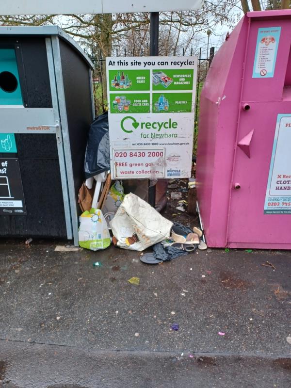 Near recycling bin -Beckton And Royal Docks Childrens Centre, Tollgate Road, Beckton, London, E6 5UP