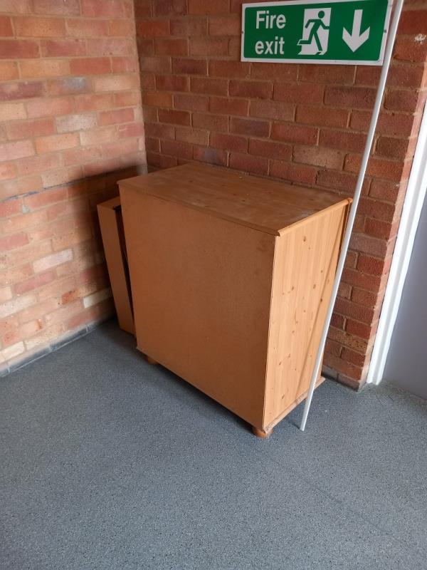Chest of drawers left outside flat 22. Please dispose of.-Flat 1, 72 Brunswick Street, Reading, RG1 6PE