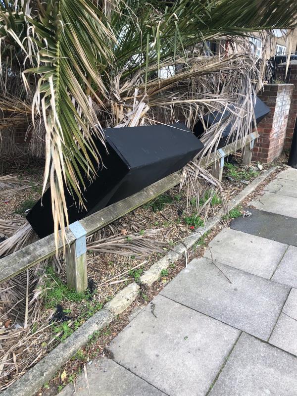 Junction of Wrenthorpe Road. Please clear a divan base from corner plot-37 Shroffold Road, Bromley, BR1 5PD