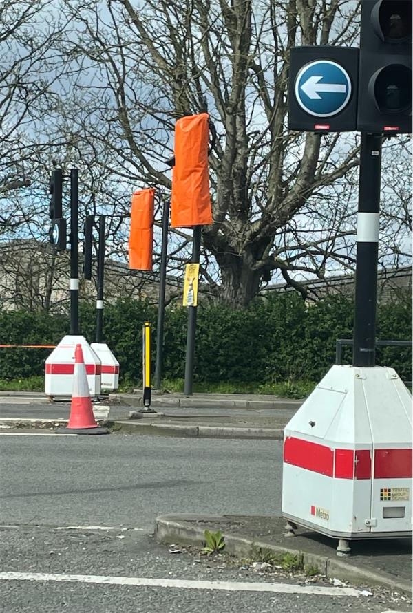 Traffic lights -Green Park Way, Greenford