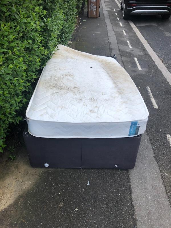 Please clear a matress and bed base-146 Ivorydown, Bromley, BR1 5EF
