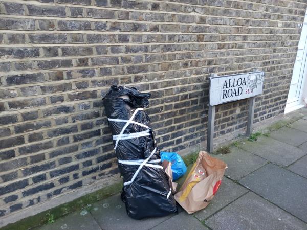 These items have been on Allia Road for some time. It would be good to get rid of them as it will likely attract other rubbish.
Thank you-75 Alloa Road, London, SE8 5AH