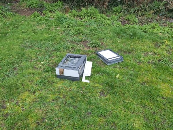 Dumped MF printer scanner in corner of Cintra park-19 Northumberland Avenue, Reading, RG2 7PS