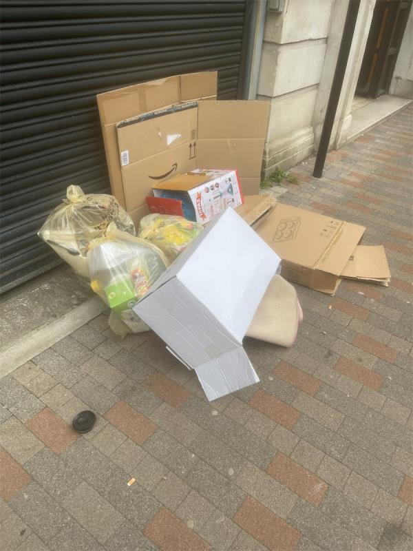 Rubbish in street obstructing pavement and disgusting -22A, Pocklingtons Walk, Leicester, LE1 6BU