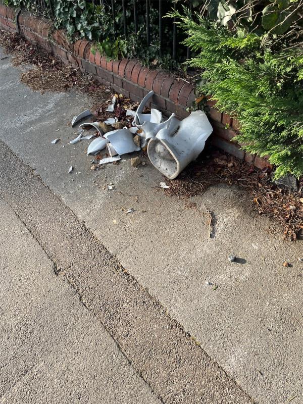 Smashed Toilet left on pavement near to house being renovated-55 Christchurch Road, Reading, RG2 7AT