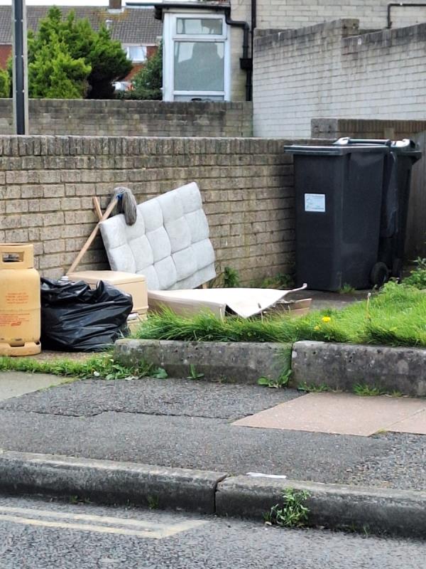 Headboard, black bag, box, mop, camping loo.
Out front of property.

RH
Do not take gas canister,
Customer moving that.-76A, Kingston Road, Eastbourne, BN22 9JA
