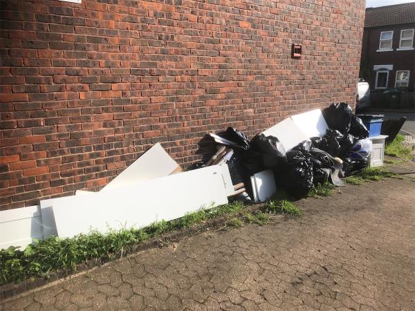 Please clear flytip of assorted waste-39 Lonsdale Close, Grove Park, London, SE9 4HF