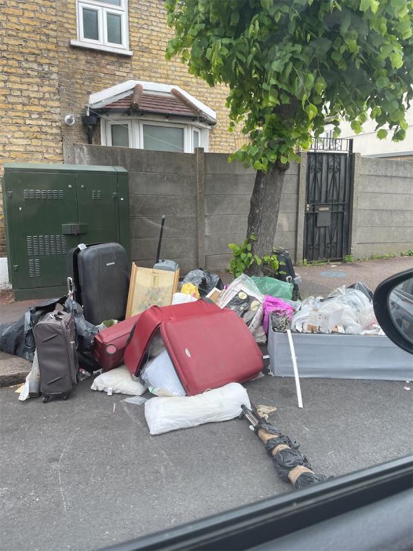 SCHOCKING! Pls remove immediately
Box frame multiple suitcases and clothes by hot spot-199 Sherrard Road, Manor Park, London, E12 6UG