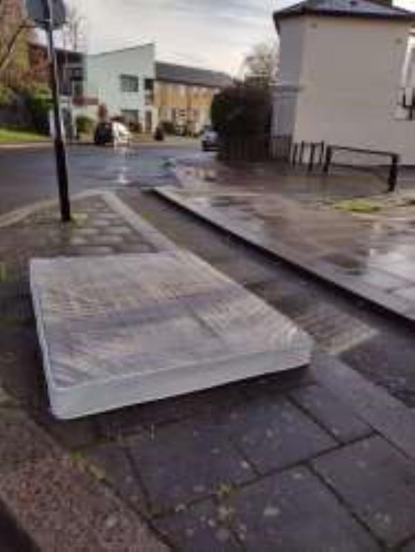 Please clear a mattress
-36 Stanstead Road, Catford, London, SE23 1BW
