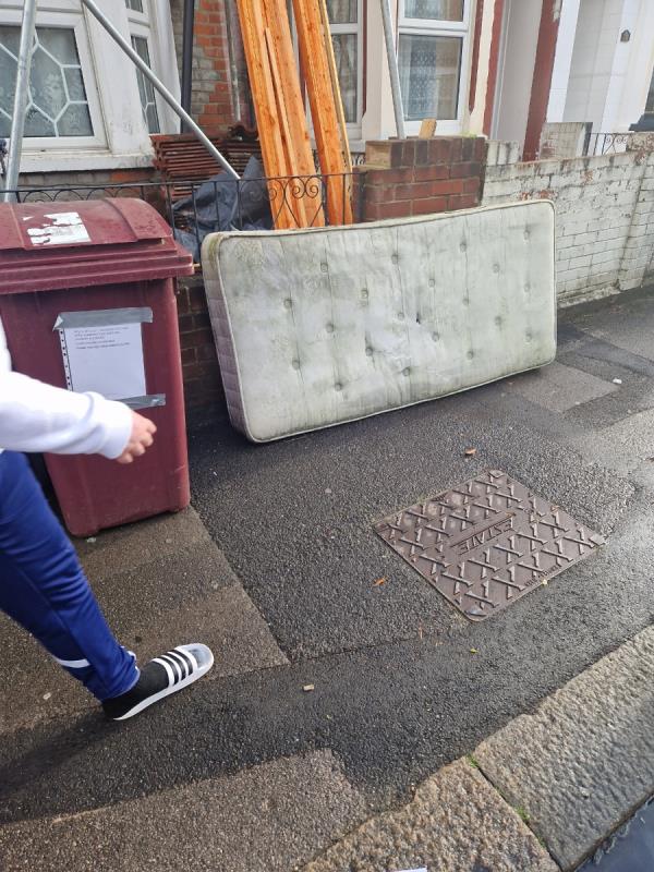Dumped mattress -72 Radstock Road, Reading, RG1 3PR