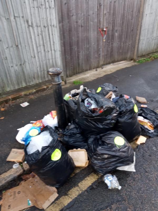 Waste investigated please clear -2 Amity Road, Reading, RG1 3LJ