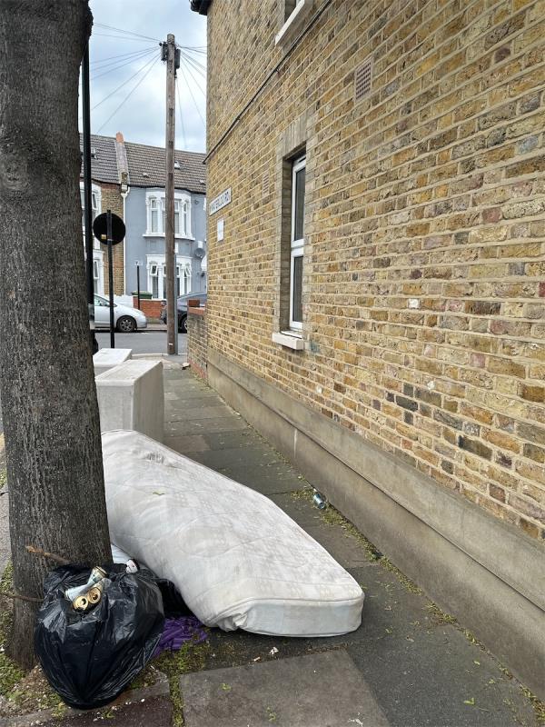 Dumped mattress 
Bed bases  x 2 
Please clear thanks -25 Waterloo Road, East Ham, London, E6 1AP