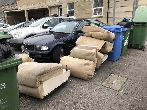 A dumped sofa on the path edge-2e Arthur Street, Aldershot, GU11 1HL
