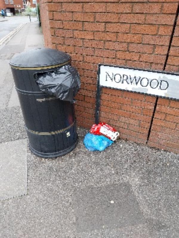 overflowing litter bin -3 Rupert St, Reading RG1 3HF, UK