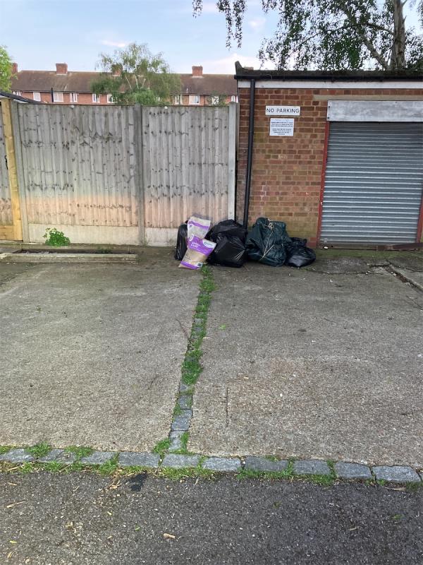 Reported earlier and still there at 8:37pm. -1 Ozolins Way, Canning Town, London, E16 1LH