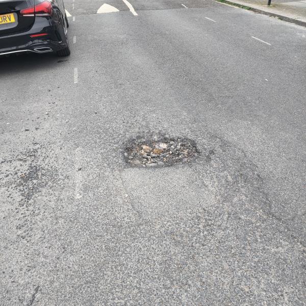 Pothole-89 Broadwater Road, London, SW17 0DY