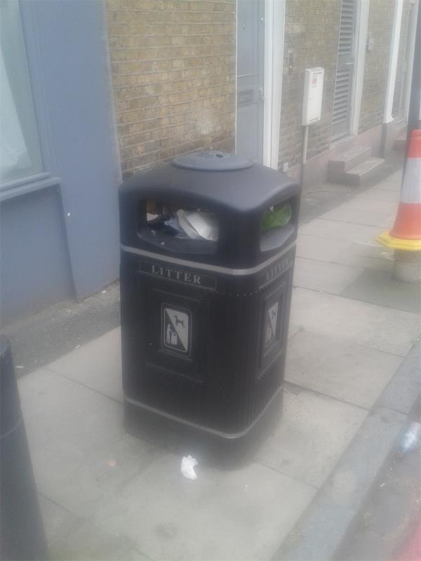 Please empty litter bin-46 Catherine Grove, Greenwich, SE10 8FS