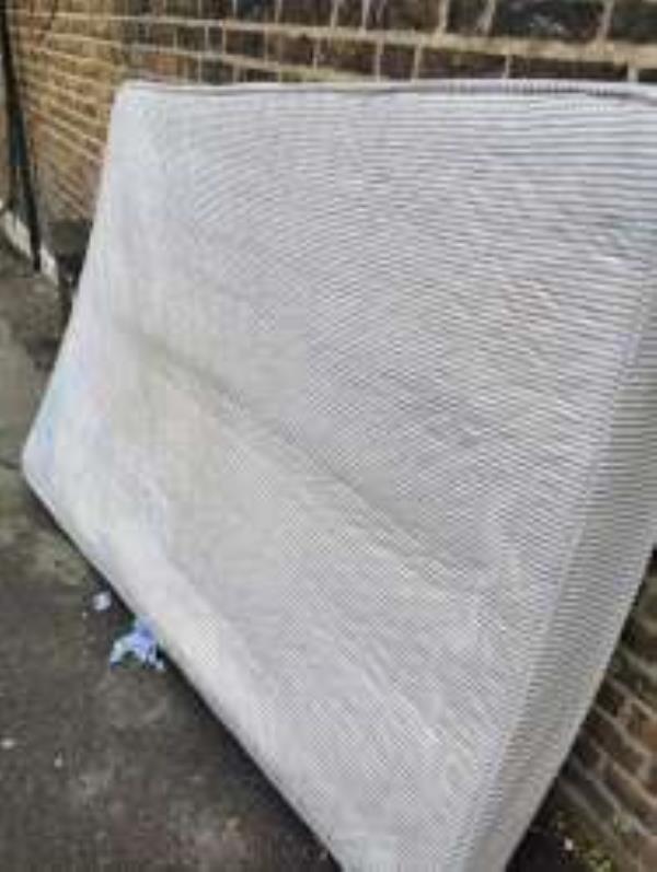 Please clear a mattress.
-20 Rembrandt Road, Hither Green, SE13 5QH, England, United Kingdom