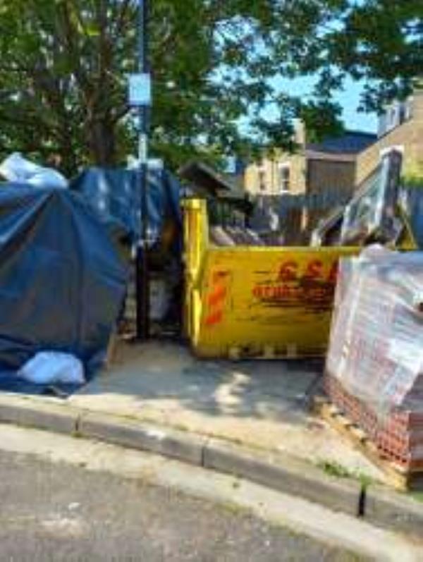 Does this skip have a permit to be place on Lewisham land while the home owner lives in Southwark? The bricks and building materials is for Athenlay Road SE15.
Reported via Fix My Street-Aldersford close